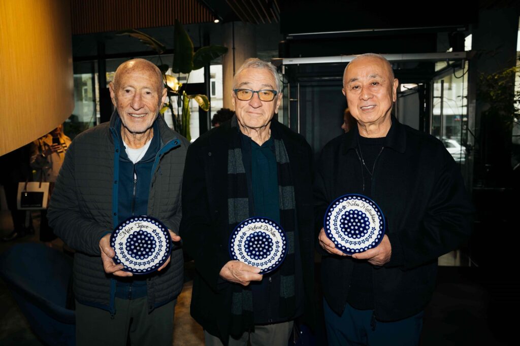 Robert De Niro, Nobu Matsuhisa i Meir Teper podczas wizyty w Warszawie na ceremonii sake z okazji 5-lecia Nobu Hotel Warsaw