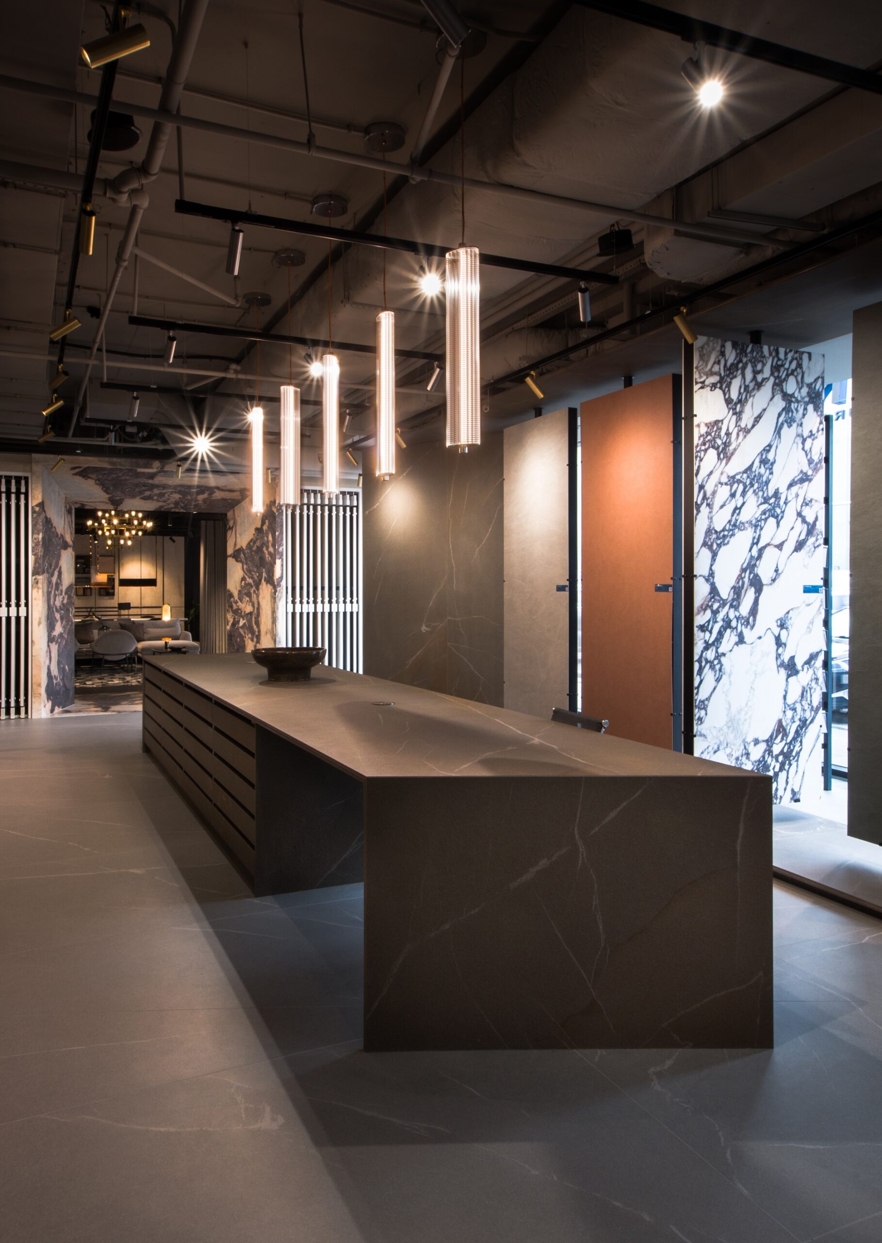 Powierzchnie inspirowane naturą. Wspólny showroom Interstone & Laminam w Warszawie