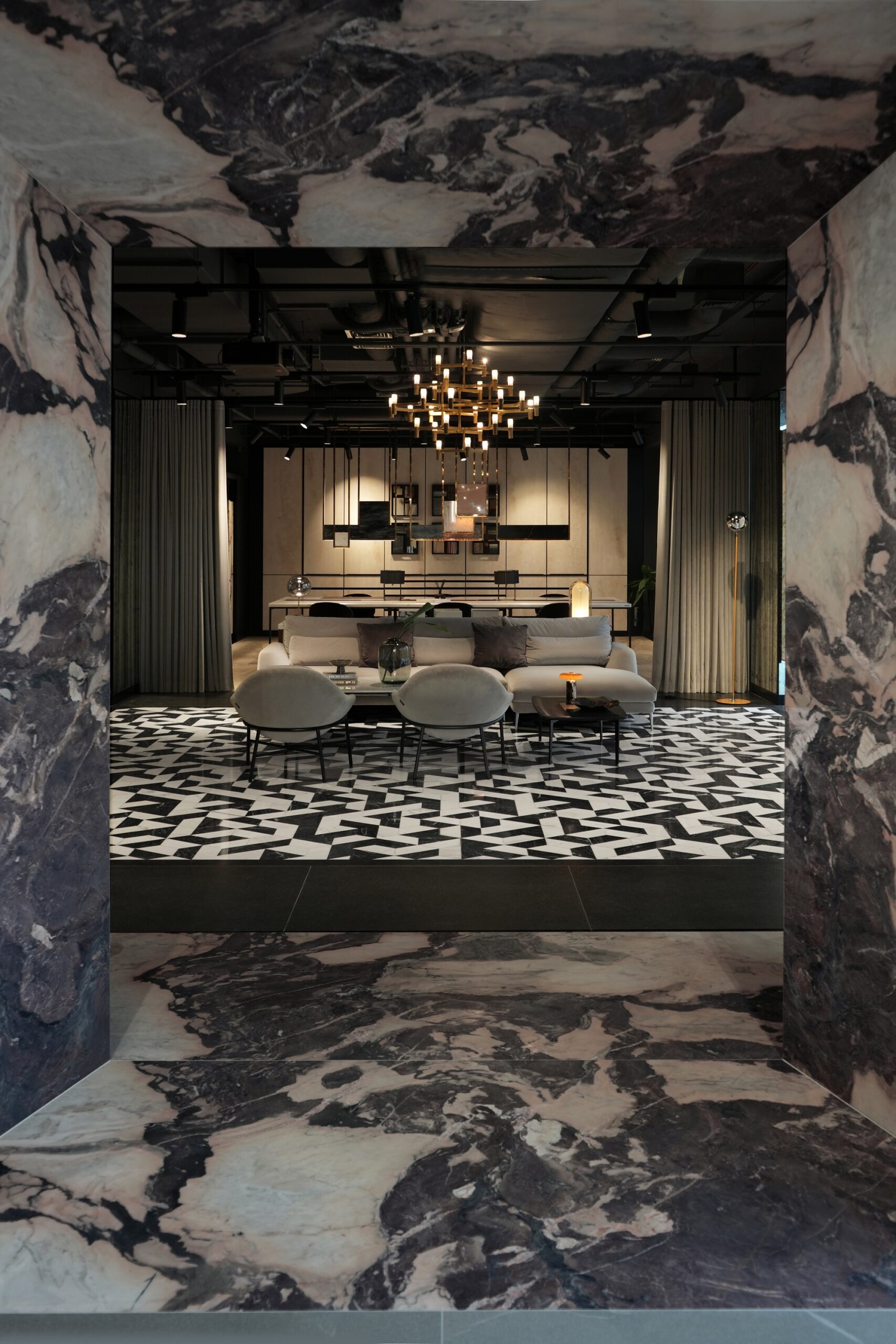 Powierzchnie inspirowane naturą. Wspólny showroom Interstone & Laminam w Warszawie