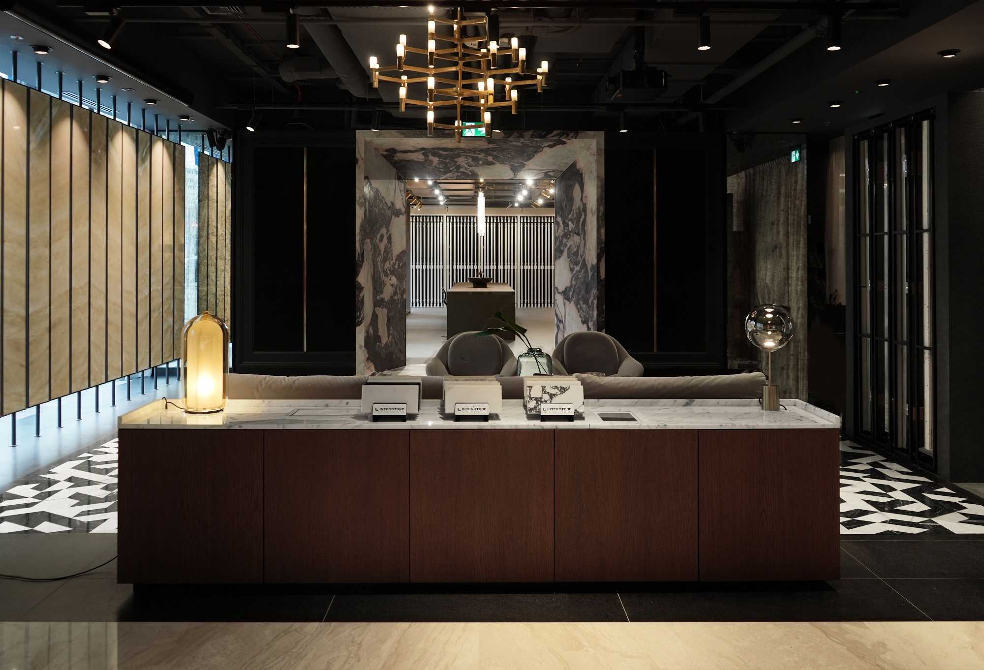 Powierzchnie inspirowane naturą. Wspólny showroom Interstone & Laminam w Warszawie